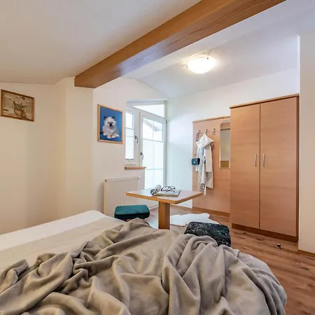 Apartment-schoeser היפאך