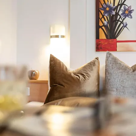 Apartment-schoeser דירה היפאך