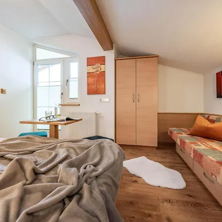 Apartment-schoeser היפאך