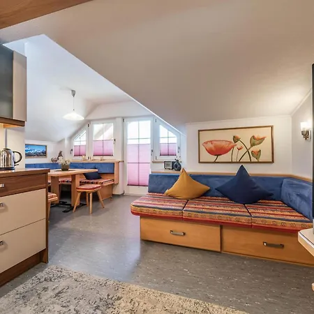 Apartment-schoeser * היפאך