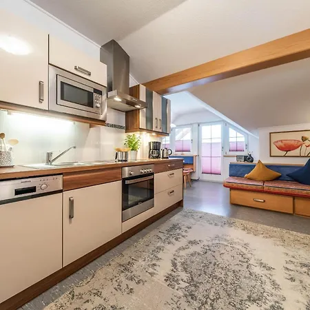 Apartment-schoeser דירה *